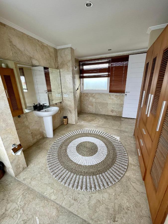 Private Suite In A Kids Friendly Big Shared Villa In Canggu 外观 照片