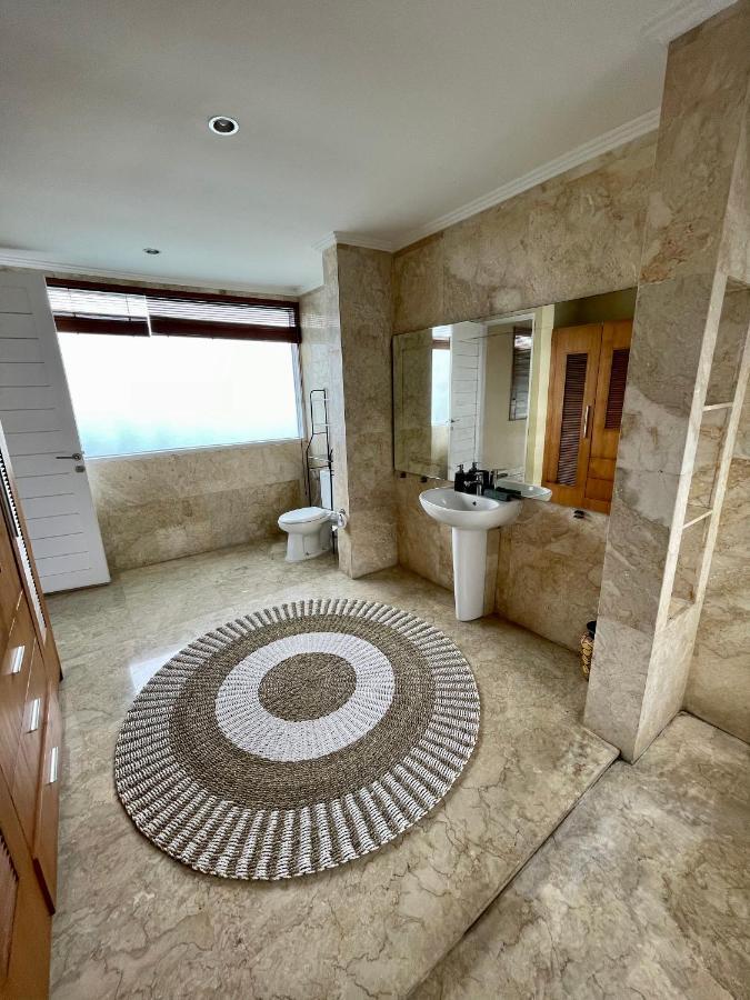 Private Suite In A Kids Friendly Big Shared Villa In Canggu 外观 照片