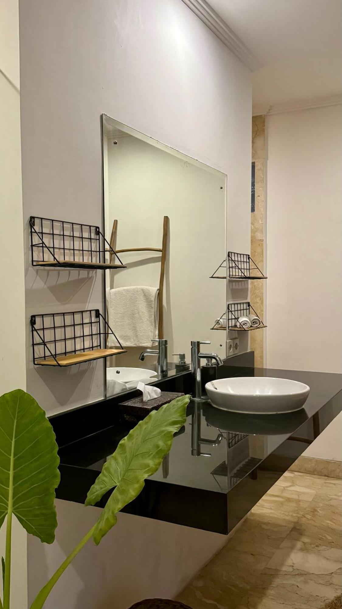 Private Suite In A Kids Friendly Big Shared Villa In Canggu 外观 照片