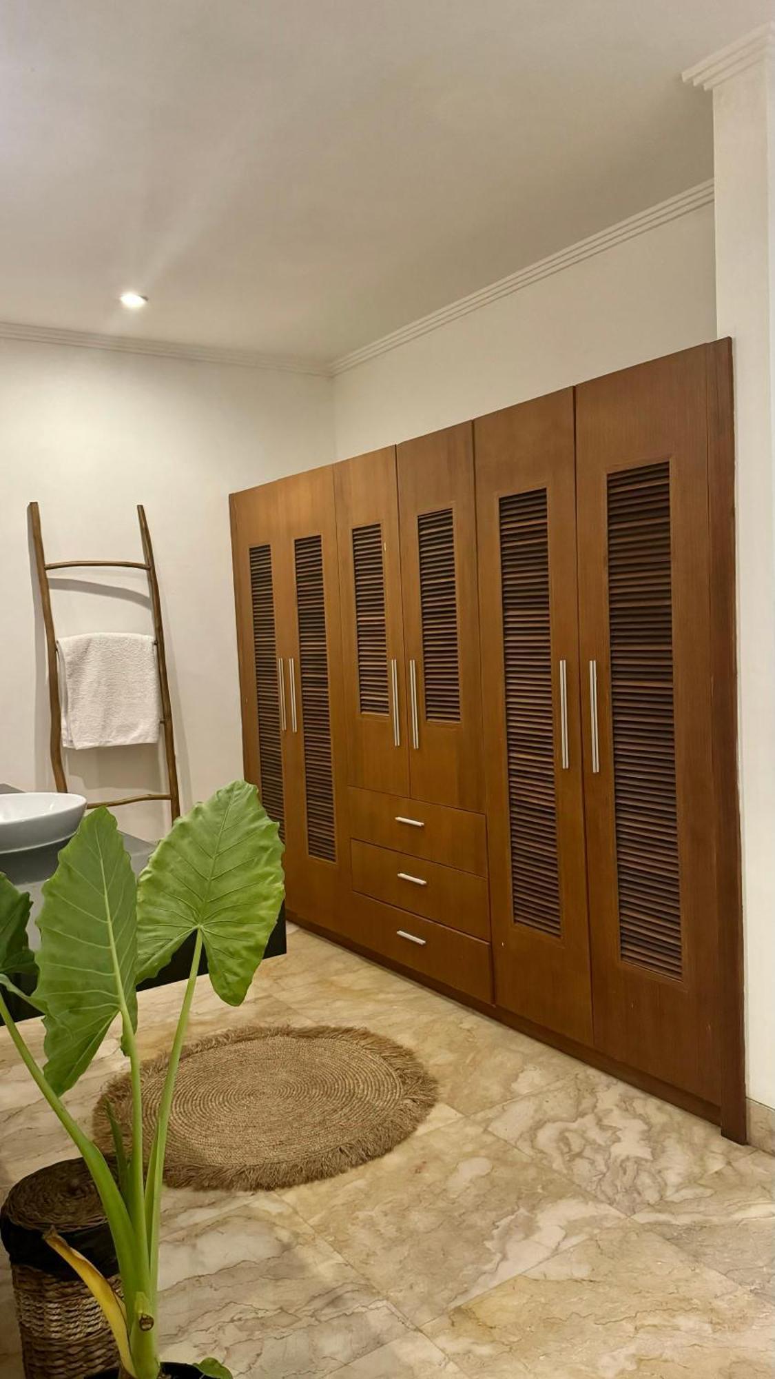 Private Suite In A Kids Friendly Big Shared Villa In Canggu 外观 照片